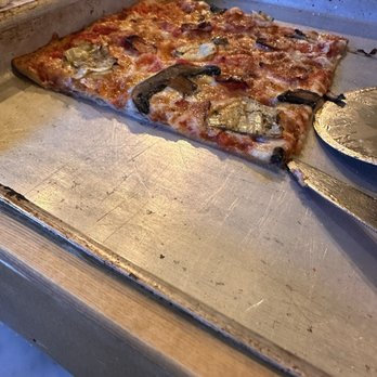 The Plough Inn - Their "deep pan" pizza - Pubs Near Me - Oxford, OXF The Plough Inn - Their "deep pan" pizza - Pubs Near Me - Oxford, OXF
