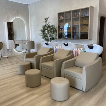 Blow Dry Lounge - Washing station - Blow Dry/Out Services Near Me - La Crescenta, California Blow Dry Lounge - Washing station - Blow Dry/Out Services Near Me - La Crescenta, California