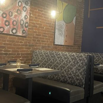 Jalea - Booth seating area - Peruvian Near Me - Saint Charles, Missouri
