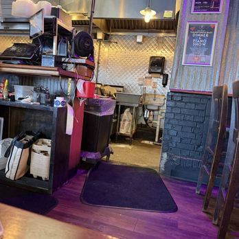 JohnKing Grill & Dueling Pianos - Picture of open kitchen so you can see it is JohnKing - American Near Me - Charleston, South Carolina