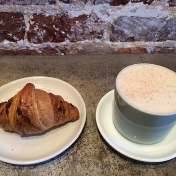 Copa Vida - Chocolate croissant and pumpkin spiced chai latte - New American Near Me - Pasadena, California