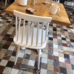 La Cantine - Dirty tables left this way for long time