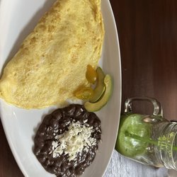 Cafe Calafia - Ham and cheese omelette- comes with tortillas and spicy salsa