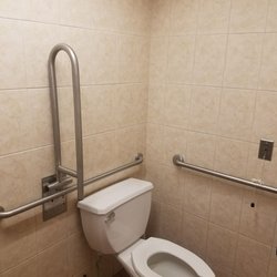 Wappinger's Valero Mart - Clean shitter!