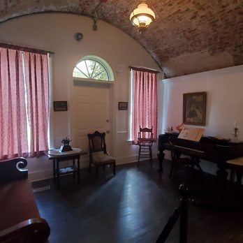 Fort Monroe National Monument - Officer's quarters. 9/4/2021 - Landmarks & Historical Buildings Near Me - Hampton, Virginia Fort Monroe National Monument - Officer's quarters. 9/4/2021 - Landmarks & Historical Buildings Near Me - Hampton, Virginia