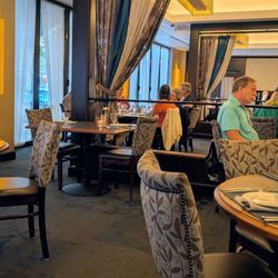 Savor - Relaxed and comfortable dining room