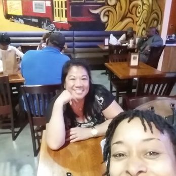 Darrow's New Orleans Grill - A busy but fun Friday evening crowd starting to taper off at 10pm. Always fun here! - Cajun/Creole Near Me - Carson, California
