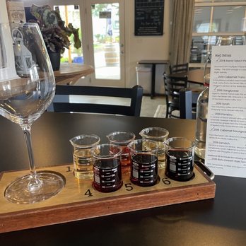 DAnu - Tasting flight w red wines selected - Wine Tasting Room Near Me - Hillsboro, Oregon