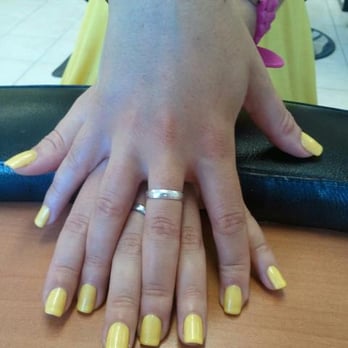 No Chip Queen  - brand new yellow no chip! :) - Nail Salons Near Me - Chicago, Illinois