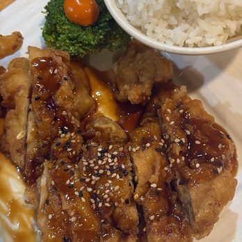 Ju Hachi - Sesame Chicken w/ white rice - Sushi Bars Near Me - Sacramento, California Ju Hachi - Sesame Chicken w/ white rice - Sushi Bars Near Me - Sacramento, California
