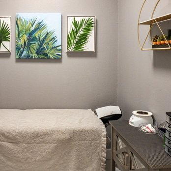 Chloes Nail Bar - Waxing room - Nail Salons Near Me - Brandon, Florida Chloes Nail Bar - Waxing room - Nail Salons Near Me - Brandon, Florida