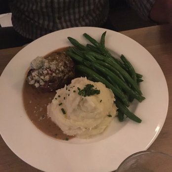 Earls Kitchen + Bar - Steak - Cocktail Bars Near Me - Plano, Texas