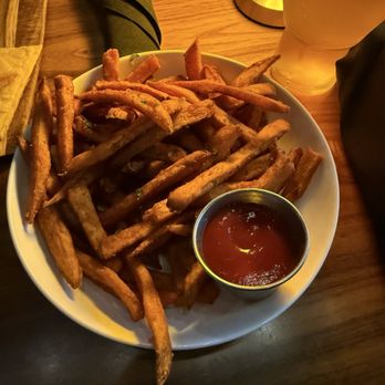 The Craftsman - Brews & Bites - Fries - Brewpubs Near Me - Redondo Beach, California