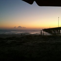 Treble Hooks Bar & Grill - Great view of the sunset ,nice staff, excellent atmosphere, relax to the sound of the waves. Had a couple drinks