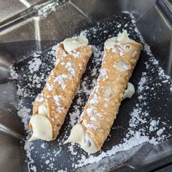 Painturo's - Cannolis