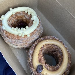 Vanilla berry custard & Coffee chocolate O-towner