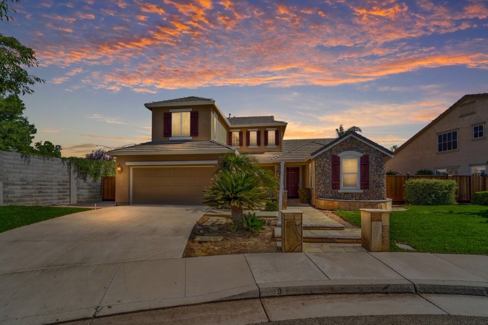 ALICIA HERNANDEZ THE REALTY SOCIETY 7451 Monterey St, Gilroy