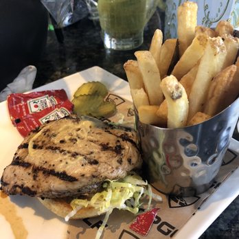Topgolf - Chicken sandwich - New American Near Me - Oxon Hill, Maryland