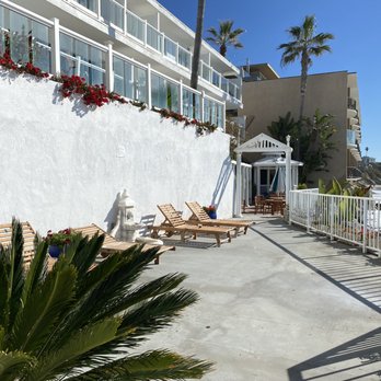 Capri Laguna - Relax in the sun while enjoying the ocean view. On the side. There are stairs the lead to the water - Hotels Near Me - Laguna Beach, California Capri Laguna - Relax in the sun while enjoying the ocean view. On the side. There are stairs the lead to the water - Hotels Near Me - Laguna Beach, California