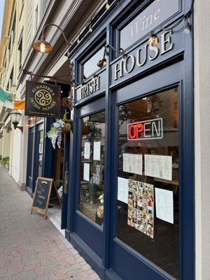 Alhambra Irish House by null
