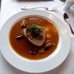 Hotel Tangstedter Mühle - Rehkeule mit Pilzen und Kartoffeln/Kroketten