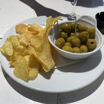 La Caleta - Photo 10: Potato Chips and Castelvetrano Olives - Mediterranean Near Me - Sitges, B