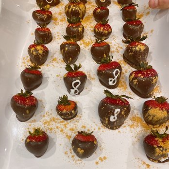 Cuisine Inspirations - Chocolate covered strawberries - Personal Chefs Near Me Cuisine Inspirations - Chocolate covered strawberries - Personal Chefs Near Me