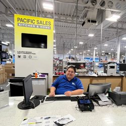 Pacific Kitchen & Home - Super helpful staff