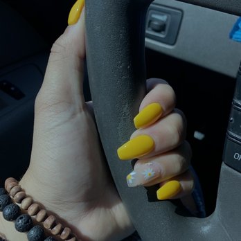 French Nail & Spa - Daisy Nails - Nail Salons Near Me - Cypress, California