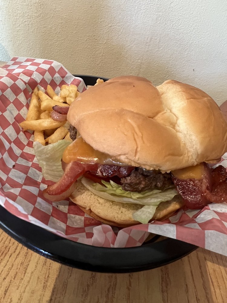 Double E Burger and Ice Cream Shop Logo