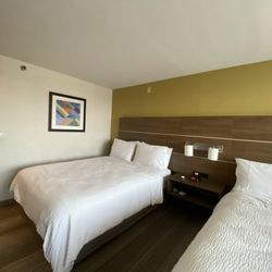 Holiday Inn Express Fullerton - Anaheim - Clean and comfy rooms