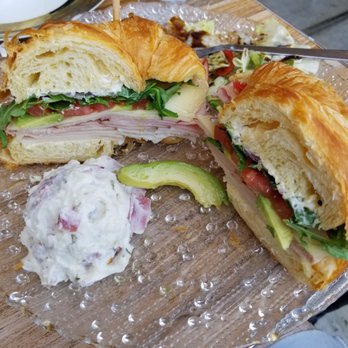 D' Coffee Bouteaque - Coffee & Tea Near Me - Palm Desert, California