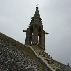 Chapelle de St Vio - Le clocher orné de ses gargouilles et son escalier