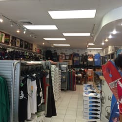 662 Ride Shop Hawaii - Lots of bodyboards here.