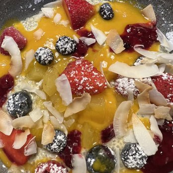 Caravelle - Chia with mango and pineapple - Breakfast & Brunch Near Me - Barcelona, B Caravelle - Chia with mango and pineapple - Breakfast & Brunch Near Me - Barcelona, B