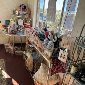Di Luna Candles - Slippers, pillows, cups, journals - Candle Stores Near Me - Tucson, Arizona