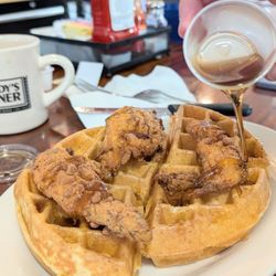 Lindy's Diner - Chicken n waffles