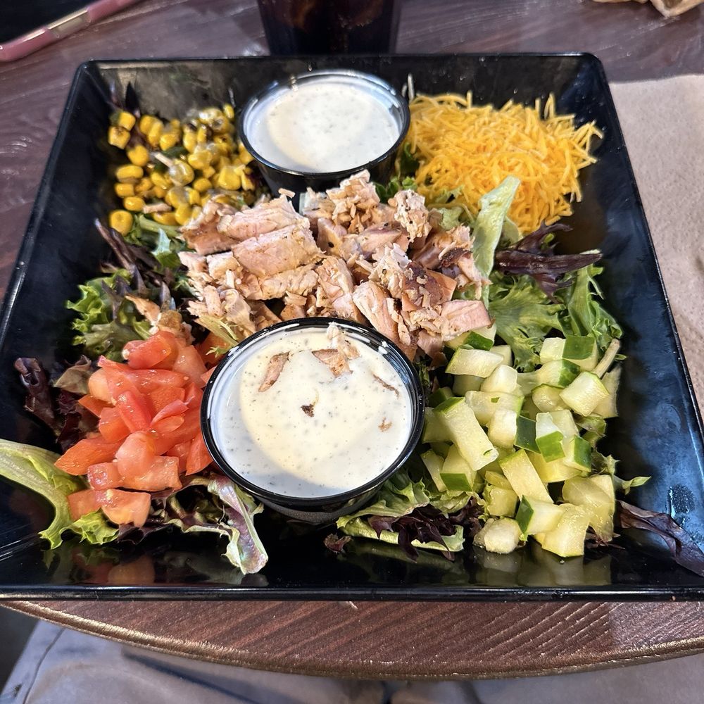G’s BBQ - Bbq salad with turkey - Barbeque Near Me - Starke, Florida