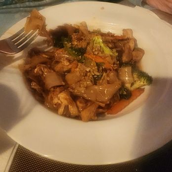 La Basil Thai Cuisine - Pad see ew with pork chicken and beef - Thai Near Me - Ramona, California
