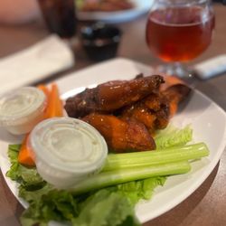 Old Texas Brewing - Hot wings