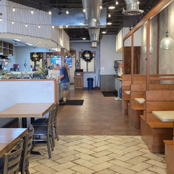 Plaka Grill - Large dining area with beautiful atmosphere - Greek Near Me - Falls Church, Virginia