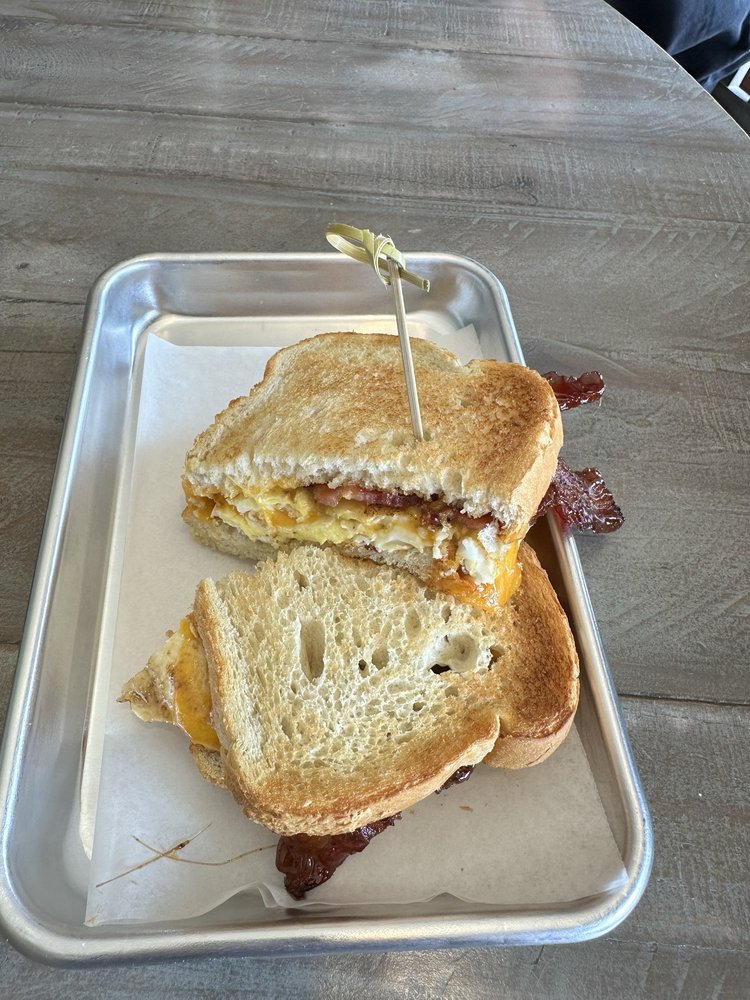 Millhouse Coffee and Cafe Logo