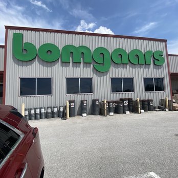 Bomgaars - Sign - Livestock Feed & Supply Near Me - Springdale, Arkansas