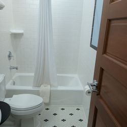 Calvert Hotel - Bathroom