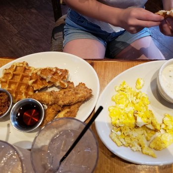 Twin Peaks - American Near Me - Henderson, Nevada
