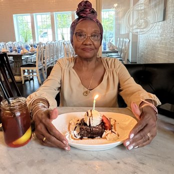 Blackwall Hitch - Birthday Gal - Cocktail Bars Near Me - Annapolis, Maryland