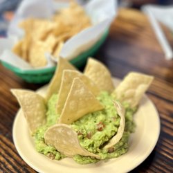 Mariscos Jimenez - Guacamole and Chips
