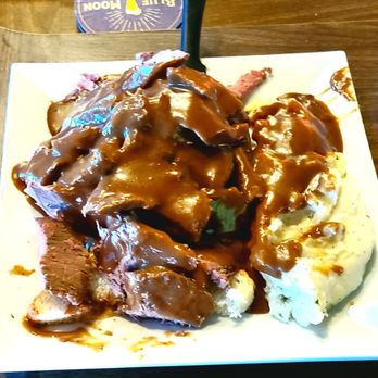 Coventry Pub - Open Faced Roast Beef Sandwich and mashed potatoes - American Near Me - Pottstown, Pennsylvania