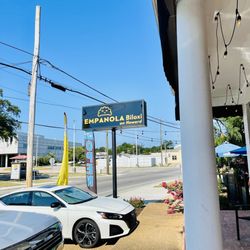 Empanola on Howard - Outside