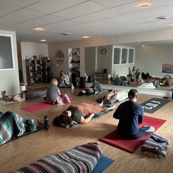 i Feel Good Yoga & Juice Bar - Breathwork session
